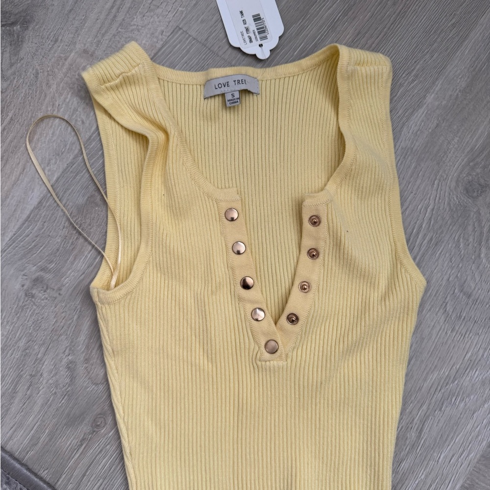 Love Tree Lemon Buttoned Tank Top